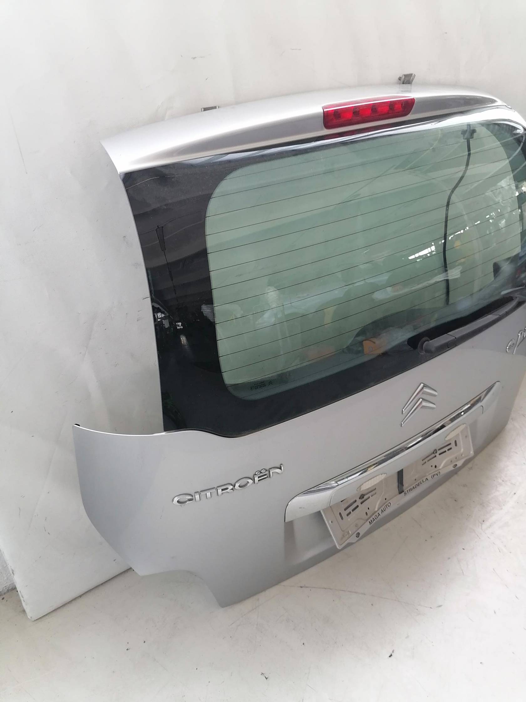 Fisso parafango ant. dx.